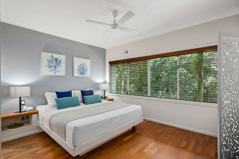 Poolside Alamanda Beachfront Resort 88 - Schoolies Week Accommodation 2
