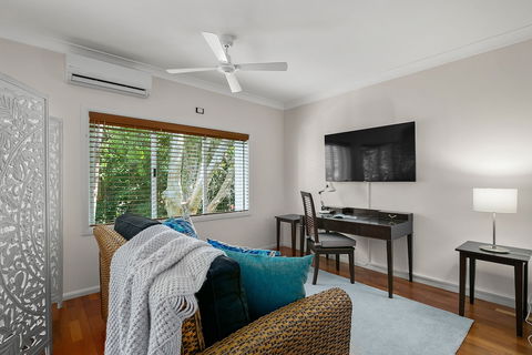 Poolside Alamanda Beachfront Resort 88 - Schoolies Week Accommodation 4
