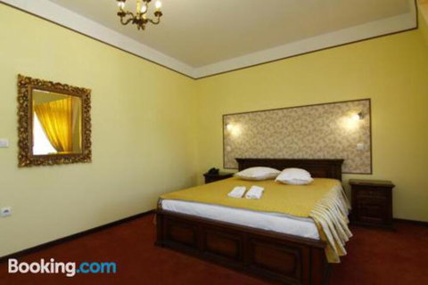 Mole Creek Lodge - Schoolies Week Accommodation 0