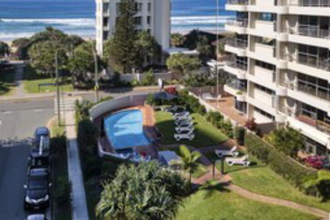 Surfers Chalet - Schoolies Week Accommodation 0