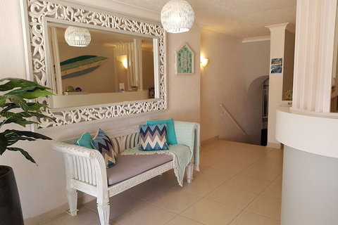 Surfers Chalet - Schoolies Week Accommodation 1