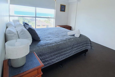 Surfers Chalet - Schoolies Week Accommodation 6
