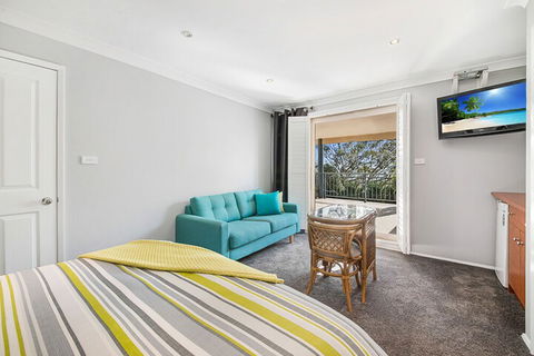 Forresters Beach Bed & Breakfast - Schoolies Week Accommodation 5
