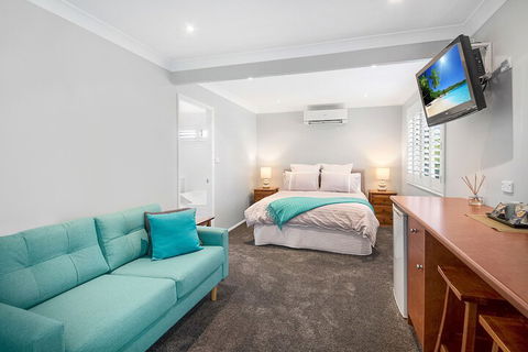 Forresters Beach Bed & Breakfast - Schoolies Week Accommodation 4