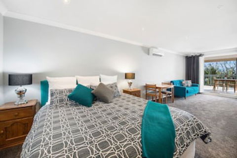 Forresters Beach Bed & Breakfast - Schoolies Week Accommodation 0