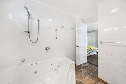 Forresters Beach Bed & Breakfast - Schoolies Week Accommodation 2