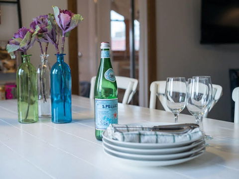 Apartment2c Lawson - Schoolies Week Accommodation 0