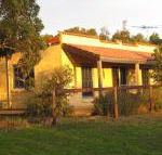 Dees Villa Bed  Breakfast - Schoolies Week Accommodation