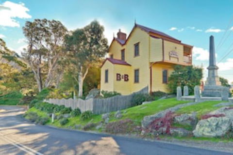 Two Story Bed & Breakfast - Schoolies Week Accommodation 0