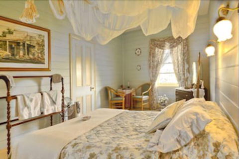 Two Story Bed & Breakfast - Schoolies Week Accommodation 6