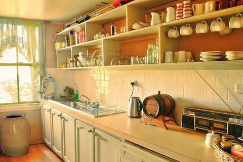 Two Story Bed & Breakfast - Schoolies Week Accommodation 3