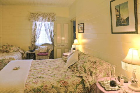 Two Story Bed & Breakfast - Schoolies Week Accommodation 7