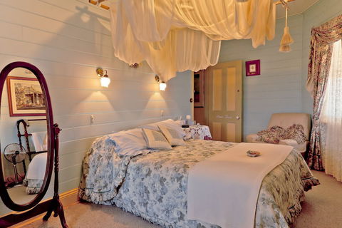 Two Story Bed & Breakfast - Schoolies Week Accommodation 5