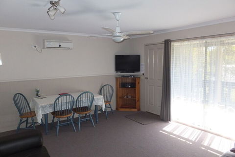 Lakes Entrance Country Cottages - Schoolies Week Accommodation 7