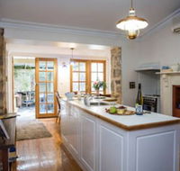 Wishing Well Cottage - Schoolies Week Accommodation
