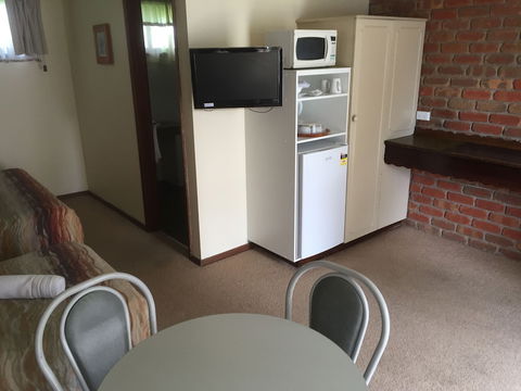Woodmans Hill Motel - Schoolies Week Accommodation 5