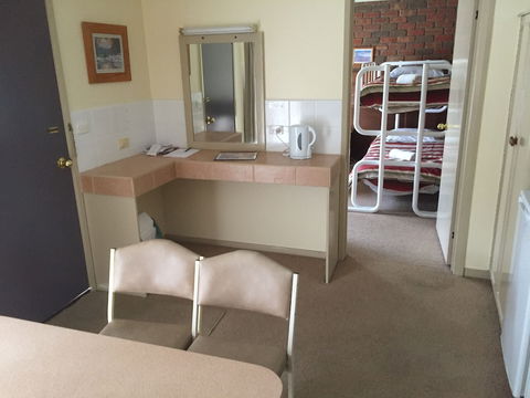 Woodmans Hill Motel - Schoolies Week Accommodation 3