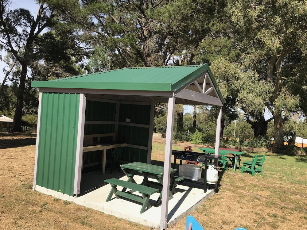 Warrenheip VIC Schoolies Week Accommodation