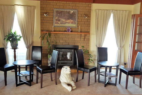 Hepburn Springs Motor Inn - Schoolies Week Accommodation 7