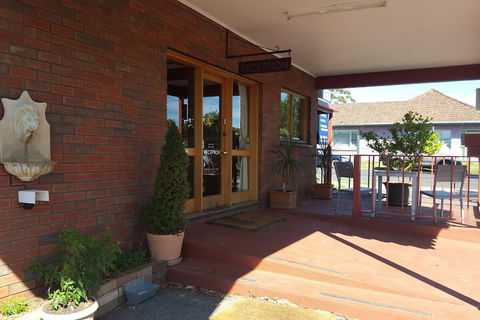 Hepburn Springs Motor Inn - Schoolies Week Accommodation 1