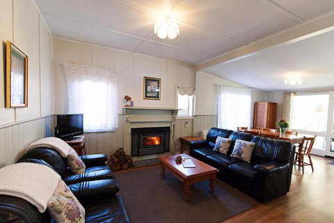 Country Gate Cottages - Schoolies Week Accommodation 3