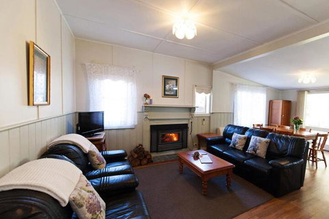 Country Gate Cottages - Schoolies Week Accommodation 5