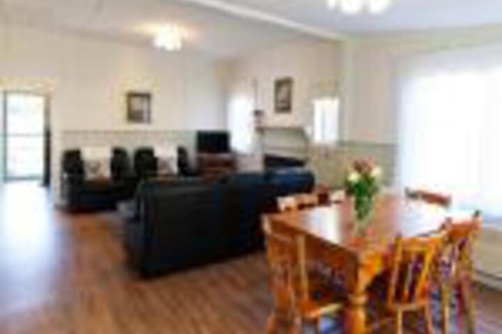 Springbank VIC Schoolies Week Accommodation