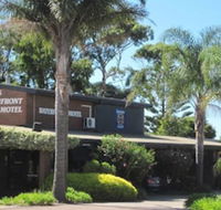 Lakes Waterfront Motel  Holiday Cottages - Schoolies Week Accommodation