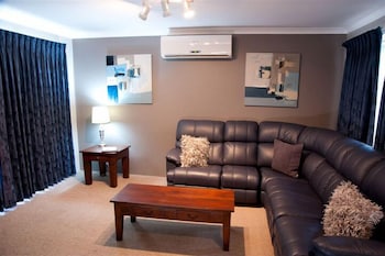 Pelican Shore Villas - Schoolies Week Accommodation 3