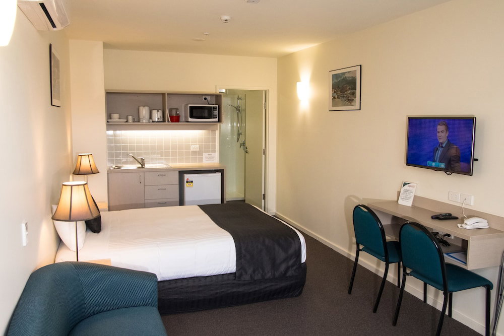  Schoolies Week Accommodation