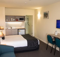 Shoreline Hotel - Schoolies Week Accommodation