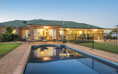 Colonial Court Villas - Schoolies Week Accommodation 3