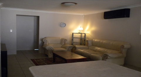 The Retreat - Schoolies Week Accommodation 6