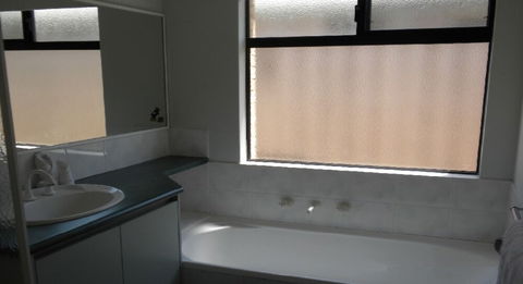 The Retreat - Schoolies Week Accommodation 2