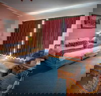 Eagle Heights Mountain Hotel - Schoolies Week Accommodation