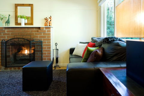 Apple Tree Cottage - Schoolies Week Accommodation 1