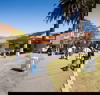 Beatty Lodge - Schoolies Week Accommodation