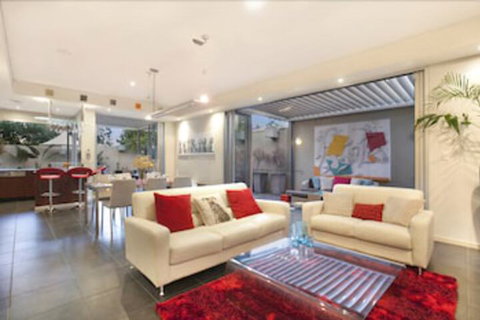 Lambert House - Schoolies Week Accommodation 7