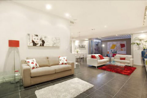 Lambert House - Schoolies Week Accommodation 5