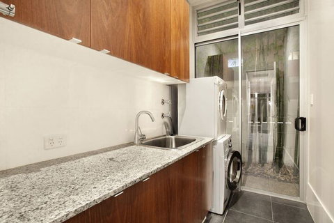 Lambert House - Schoolies Week Accommodation 6