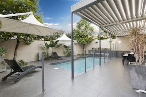 Lambert House - Schoolies Week Accommodation 0