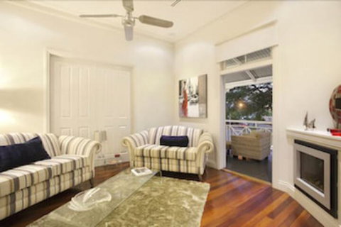 Lambert House - Schoolies Week Accommodation 4