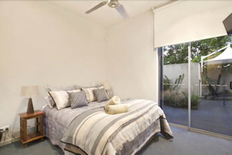Lambert House - Schoolies Week Accommodation 2