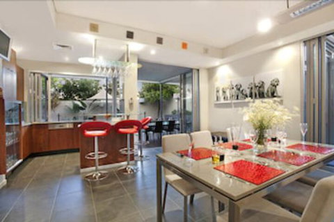 Lambert House - Schoolies Week Accommodation 3