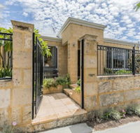 Ocean Keys Cottage - Schoolies Week Accommodation