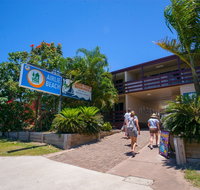 Airlie Beach YHA - Hostel - Schoolies Week Accommodation