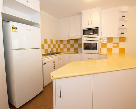 Beach Court - Schoolies Week Accommodation 2