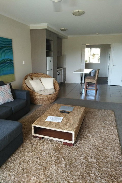 Airlie Central Apartments - Schoolies Week Accommodation 0