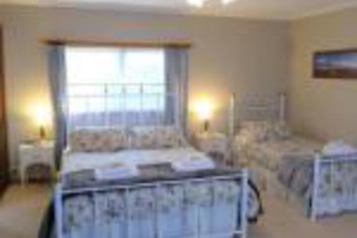 Kayena TAS Schoolies Week Accommodation