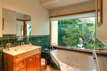 Country Pleasures B&B - Schoolies Week Accommodation 4